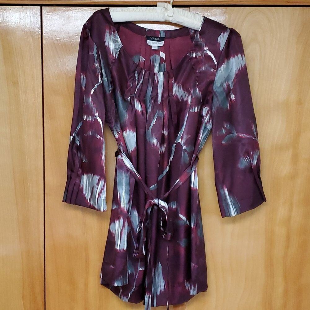 Pretty and silky A Pea in the Pod maternity top size M